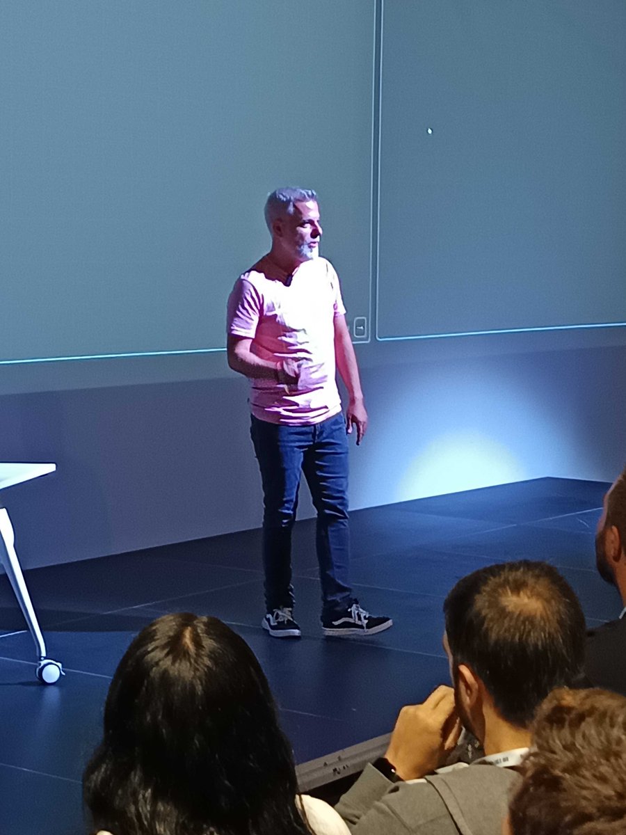 bcnswcraft's tweet photo. Seguimos:
- Javi Rubio - Documentando APIs para IAs
- Andrei Danilov - Rescuing the System Everyone Gave Up On
- Leonardo Poza - La IA contra la IA: Crónica de un reclutamiento absurdo https://t.co/lhbKMdvaDG