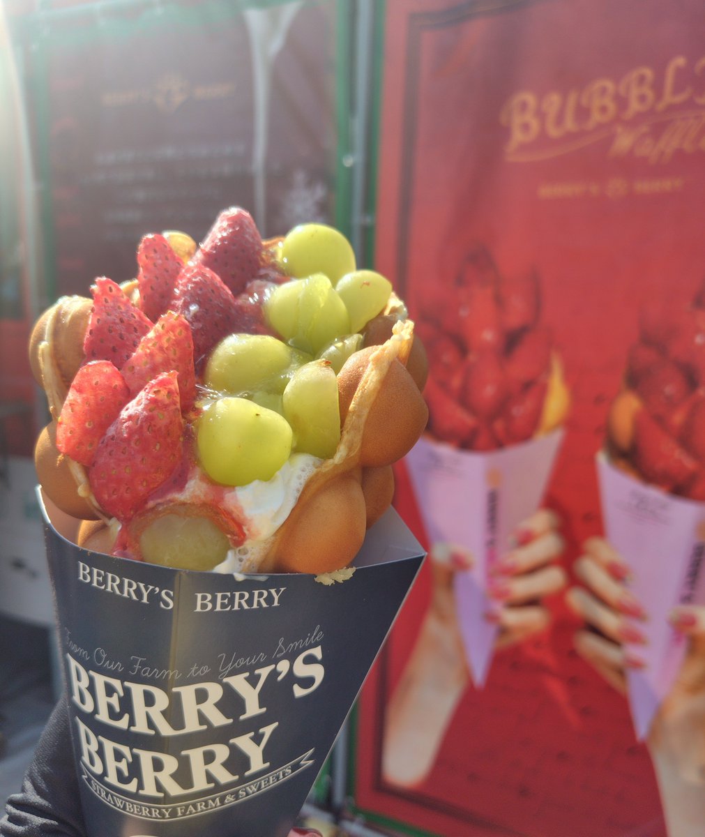 ysmeg27's tweet photo. あとさぁ、マリノスさんさぁ、このおいしいの持ってくるのやめてくれる！？
列さばくスピードえぐいし、お姉さんたちみんな丁寧で優しいし、写真よりおいしそうなの出てくるし、ずっしり重くて食べ応えあるし、最後まで飽きない酸味と甘みのバランス完璧だし、困るんだけど😡😡😡
#fmarinos #jefunited https://t.co/ycOO8WUK9G
