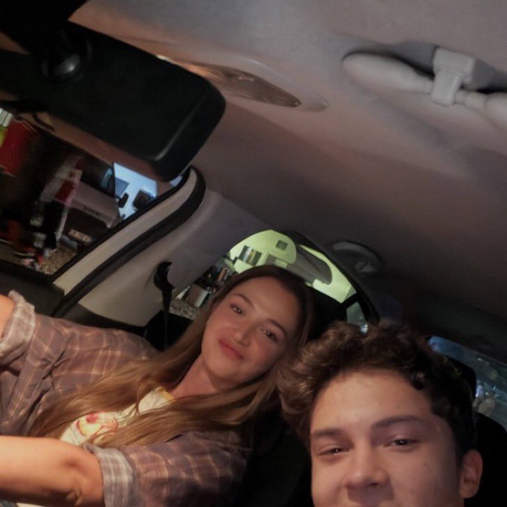 neadipardon's tweet photo. dizinin basindan beri ana ciftin aras ve leyla oldugu belliyken surekli baska kisiler sokularak oyunculara saygisizlik ediliyor cifte gereken ozen verilmiyor sahneleri gecistiriliyor 

PastelFilm BasrolCifteSaygı https://t.co/kSyhG1rqgV