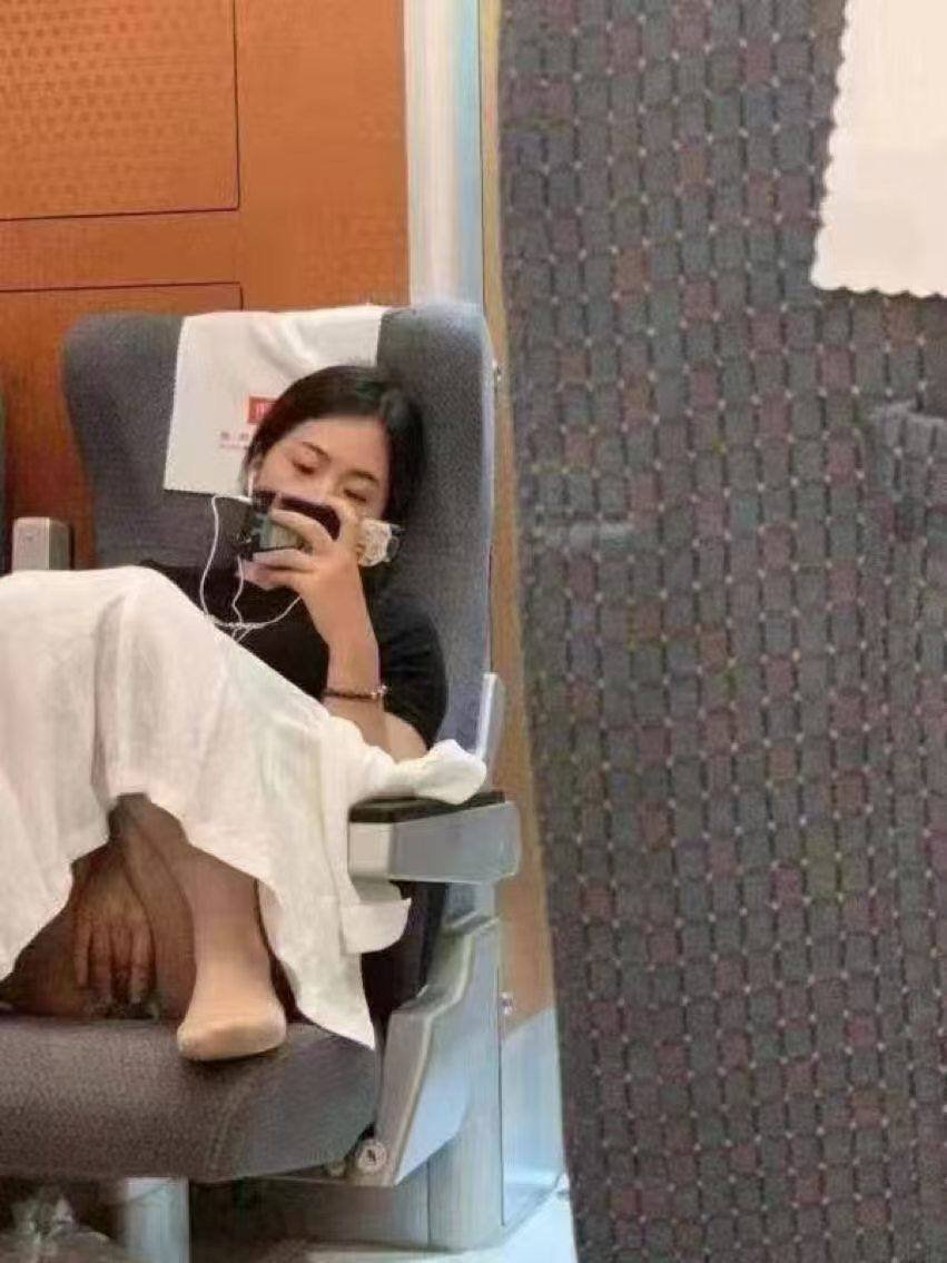 HamelinHugoh's tweet photo. 万万没想到今天坐高铁居然发现比我玩的还开的前辈，佩服 https://t.co/ws1wbNKp6j