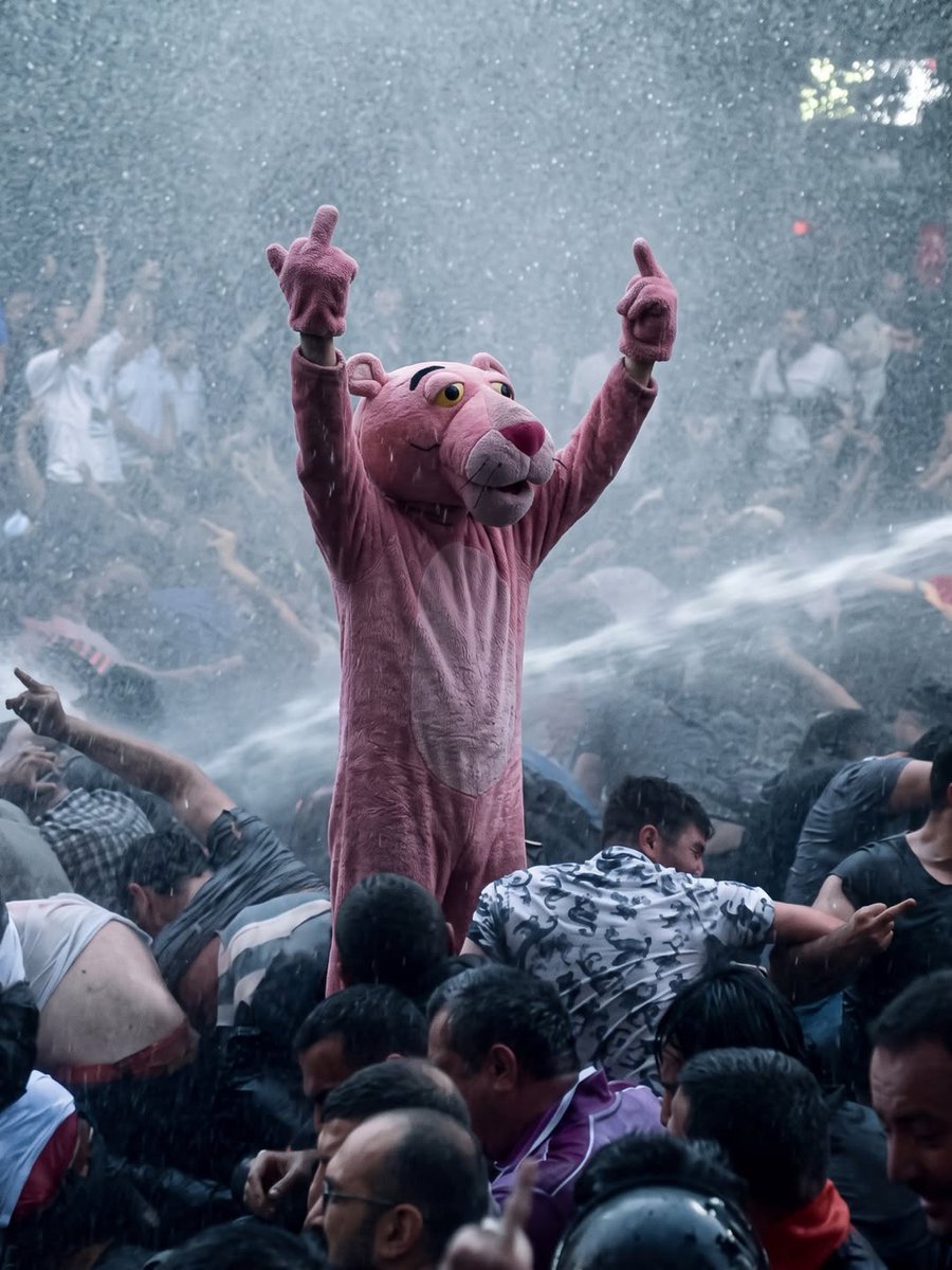 Darwin_48's tweet photo. Incluso los rosas tienen un lado oscuro.

#PinkPanther #PinkPantherEdit #Chaos #Mayhem #Dystopian https://t.co/efK8iBBMtJ