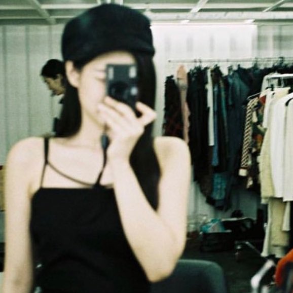 rubyarmored's tweet photo. when u hang out with your girlfriend and she brings her digicam https://t.co/ef5l37DpgU