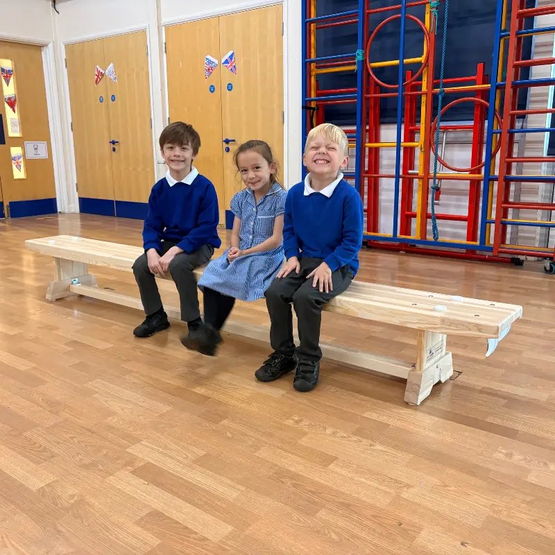 VFTNinian's tweet photo. BBM turning around to look at his bench this afternoon https://t.co/ahpi9AonV5