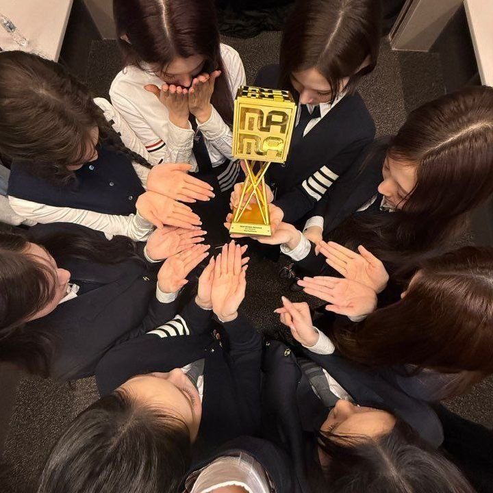 hchartdata's tweet photo. 🗳 Fans’ Choice Awards - Female

RT and REPLY TO VOTE VIA X!👇🏻

I vote #Hearts2Hearts for Fans’ Choice Female at #2026MAMAVOTE https://t.co/MUHpIa5ZEg