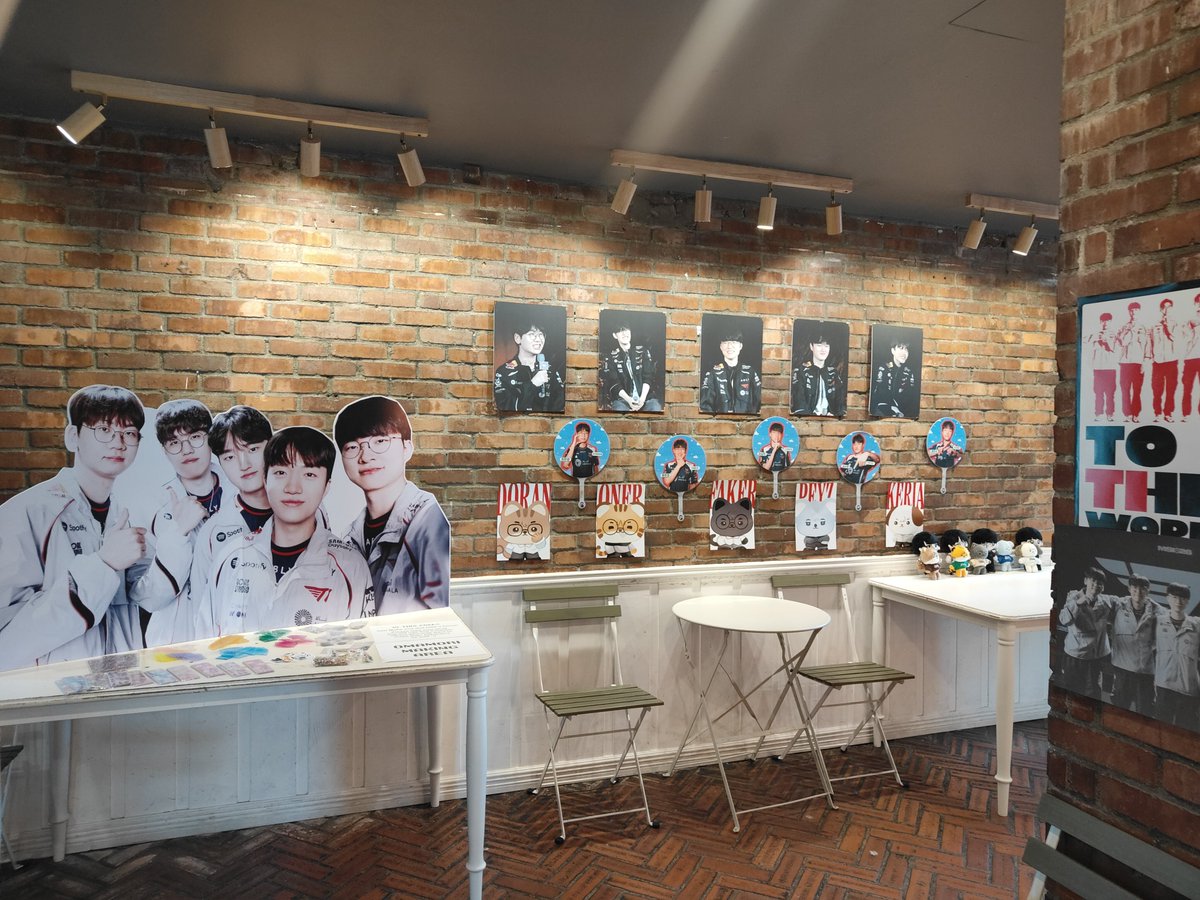 hojichatwt's tweet photo. Hi everyone! Our T1 cafe is now OPEN 👋🏻♥️

#ToTheWorldT1 #DOFPK_CSE_PH https://t.co/8WyJAjHzRx