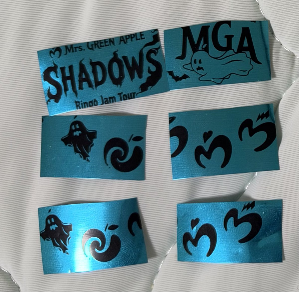 aya_MGA1214's tweet photo. shadowsをイメージしたミセスグッズプレゼント企画
会えなかったJAM’s、FFさん達にプレゼント
抽選ツール　あたるってぃ
お渡し方法　郵送
当選者にはDMお送りします

目印アクセ銀テボトル10個shadows青
カットは選べません
応募方法4枚目

#ミセスグリーンアップル
#shadows
#プレゼント企画 
#銀テ https://t.co/hP6zsi9jtG