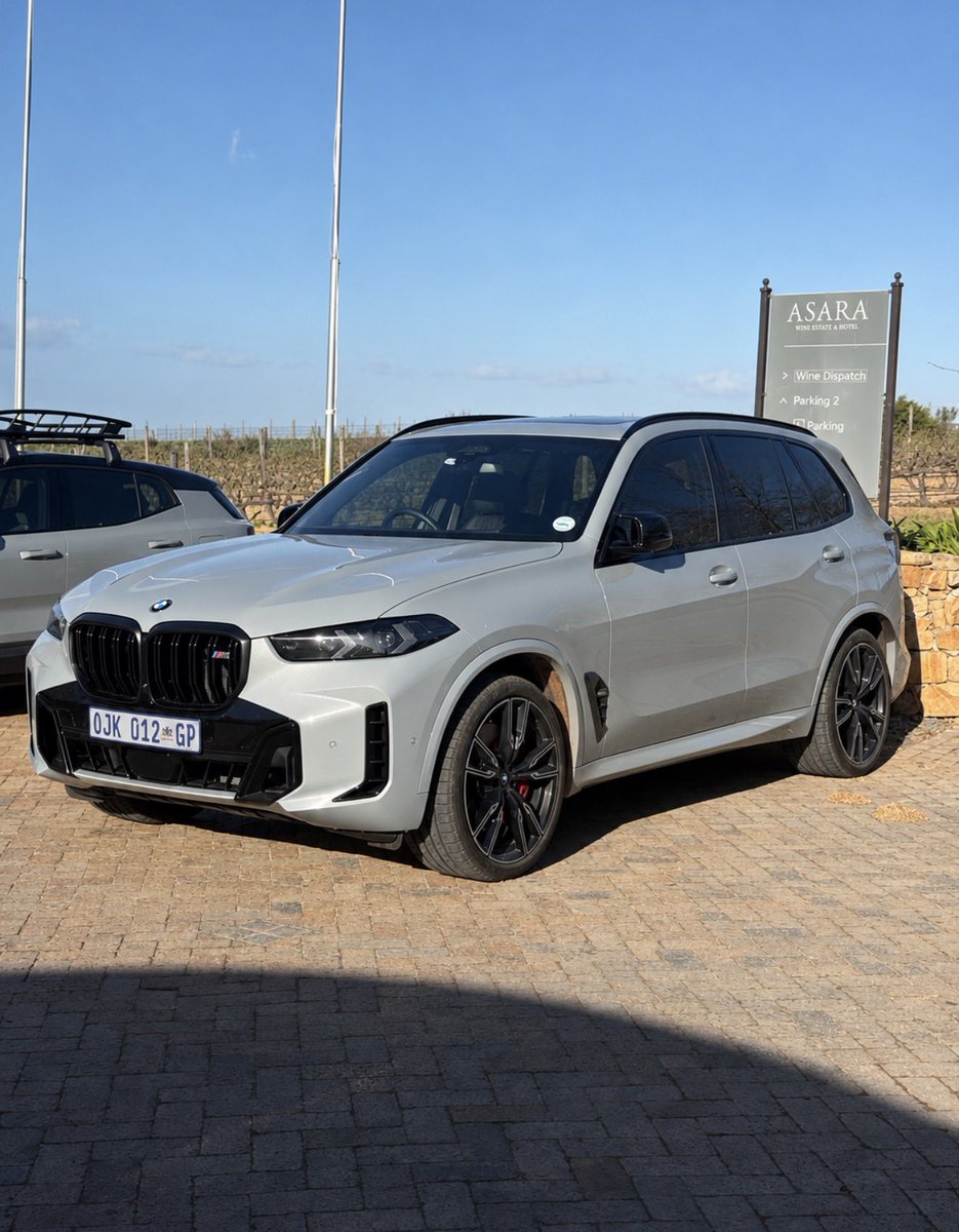 OtsileJK's tweet photo. Brooklyn Grey BMW X5 M60i https://t.co/FqT8xP89WF