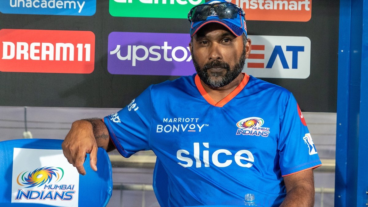thecricketgully's tweet photo. 🚨 Mahela Jayawardene steps down as Mumbai Indians Head Coach.

🔢 MI Head Coaches: 

Lalchand Rajput (2008)
Shaun Pollock (2009)
Robin Singh (2010 - 12)
John Wright (2013 - 14)
Ricky Ponting (2015 - 16)
Mahela Jayawardene (2017 - 22)
Mark Boucher (2023 - 24)
Mahela Jayawardene (2025 - 26)

📷 BCCI | #MumbaiIndians