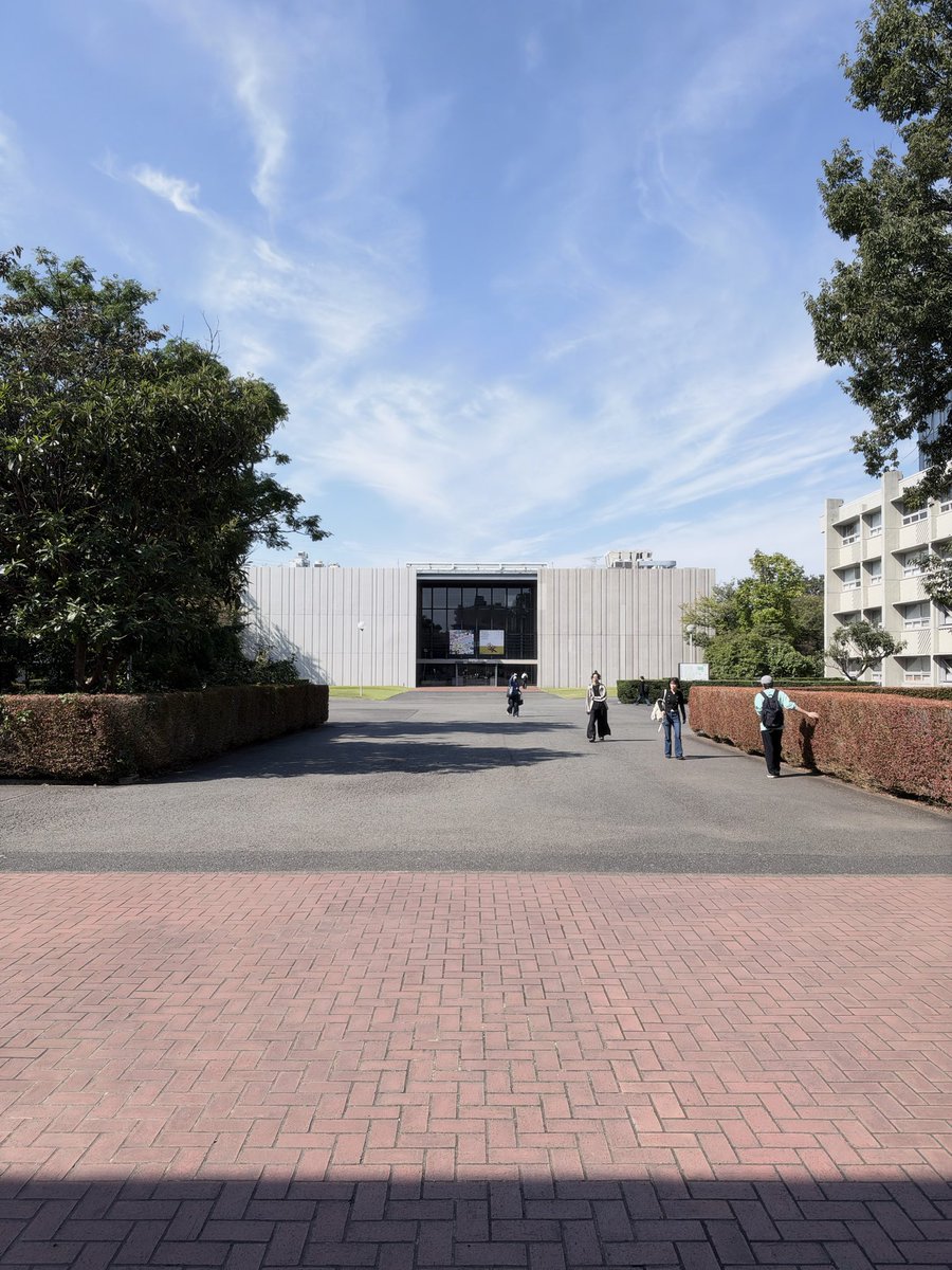 pipokon's tweet photo. 武蔵野美術大学内のギャラリーで開催中の『安西水丸とイラストレーション』展へ　膨大な作品群に圧倒され、線質、パントンの鮮やかさ、デジタルでは出せないのではないかと思う世界。書き込まれたテキストも楽しくて読み込んでしまった。図録が売り切れ寸前とか。お急ぎください！10月25日（日）まで https://t.co/q3ZD1JiD5p