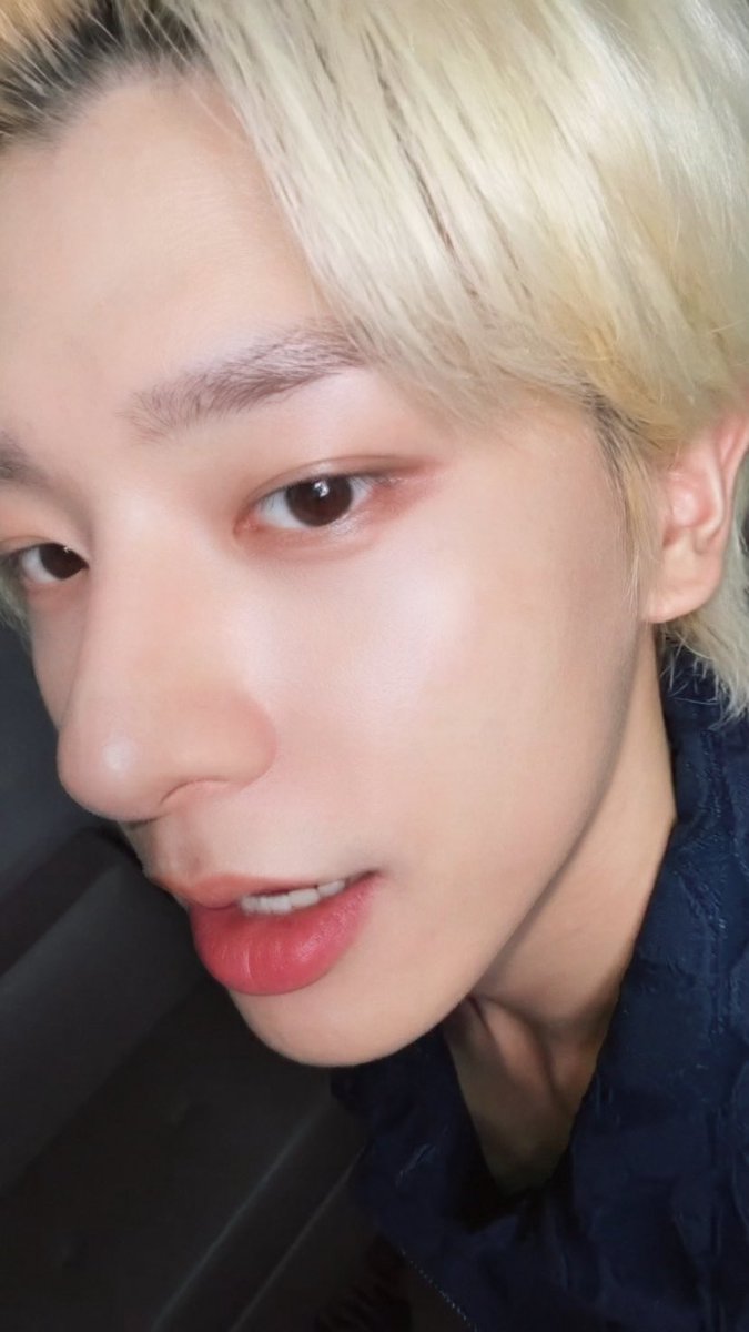 15ARCHIVEz's tweet photo. the prettiest nose bridge in kpop

#제이크 #JAKE https://t.co/RVaNCGCuBf