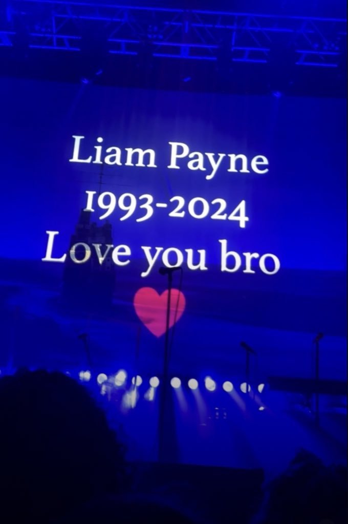 Ls28_Zp25's tweet photo. Zayn dedicated Stardust to Liam every day on his first tour😭
Louis has a song called Dark to Light for Liam, and he sings it every night on his tour😭
Niall has a song called End of an Era for Liam, sings it every night on his tour, and even added Liam’s voice at the end😭
Harry wrote a song called Wise Enough for Liam two years ago and sang it for him tonight😭

The boys love Liam so much🥺When will this world understand that? When will they understand that Liam was a pure soul🥺

Baby boy, you are so loved❤️‍🩹I hope you can still feel our love, Liam❤️We miss you so much, Liam😭

#LiamPayneForever #RememberingLiam