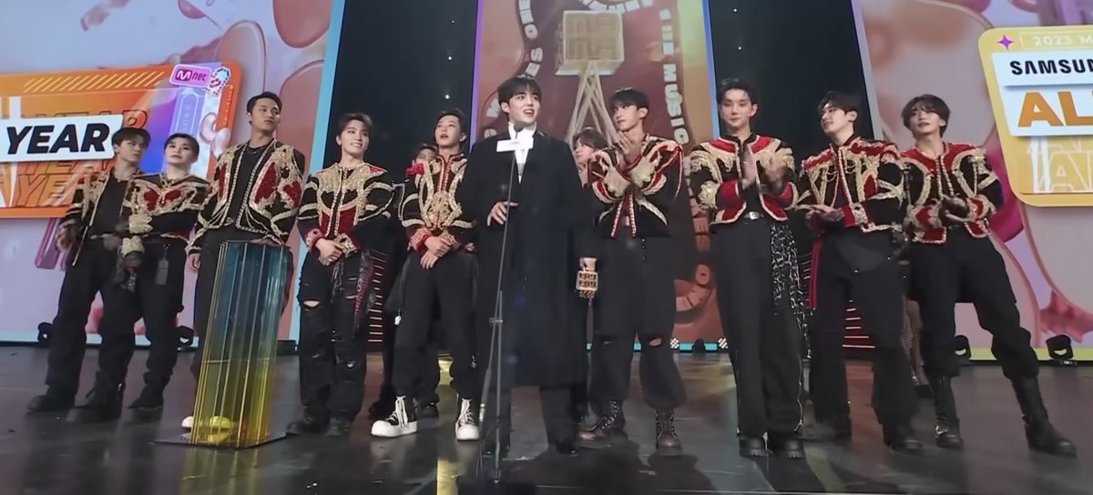 Cheese6128's tweet photo. #2026MAMAVOTE #SEVENTEEN

아직도 이때가 선명해요..😭
캐러뜰,,,우리 상 꼭 줍시다!!!!!!! 💗🙈 https://t.co/F8Dc7Vm8ib