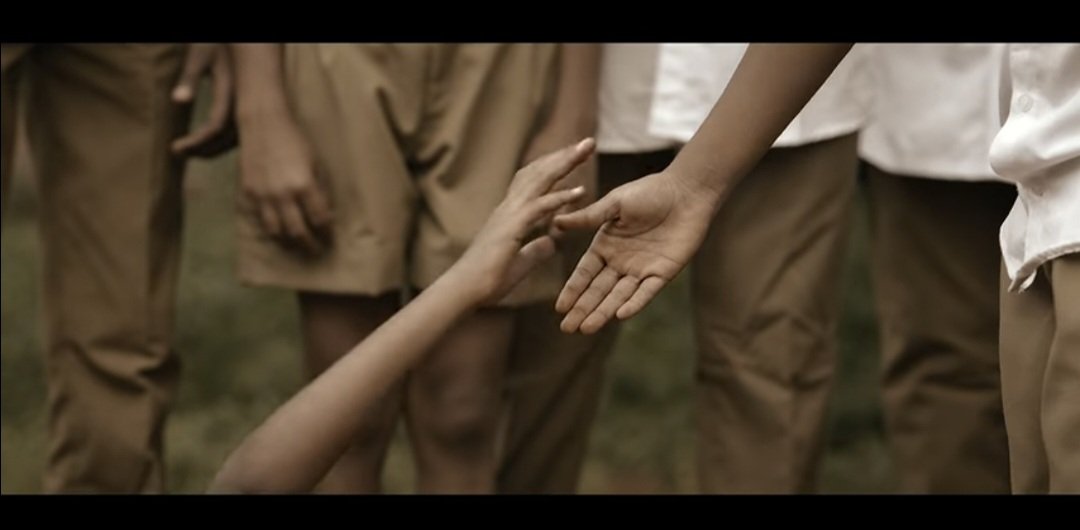 Ammu__RK's tweet photo. This scene from #Dorothy reminds me the creation of Adam by Michelangelo painting 
@karthiksubbaraj https://t.co/fPsFQ4C2EO