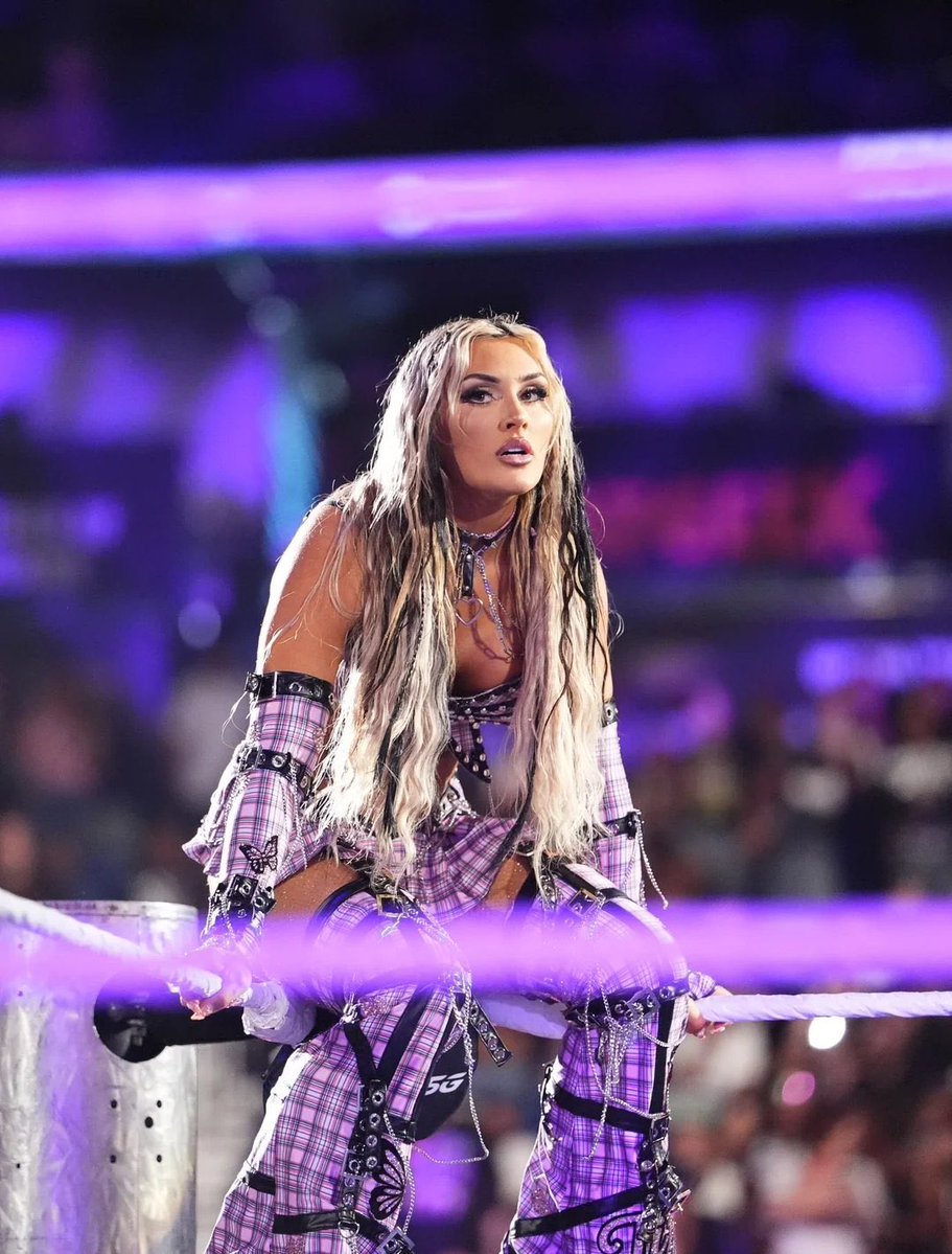 JK_Stratton's tweet photo. The fact that Tiff wasn’t on SmackDown means concussion issue is serious. It shows how tough &amp; mentally strong she is to have been able to finish that match.

Meanwhile, her haters are losing their minds cause someone other than their preferred choice won in a scripted show 😐 https://t.co/KZlFCoXRdq