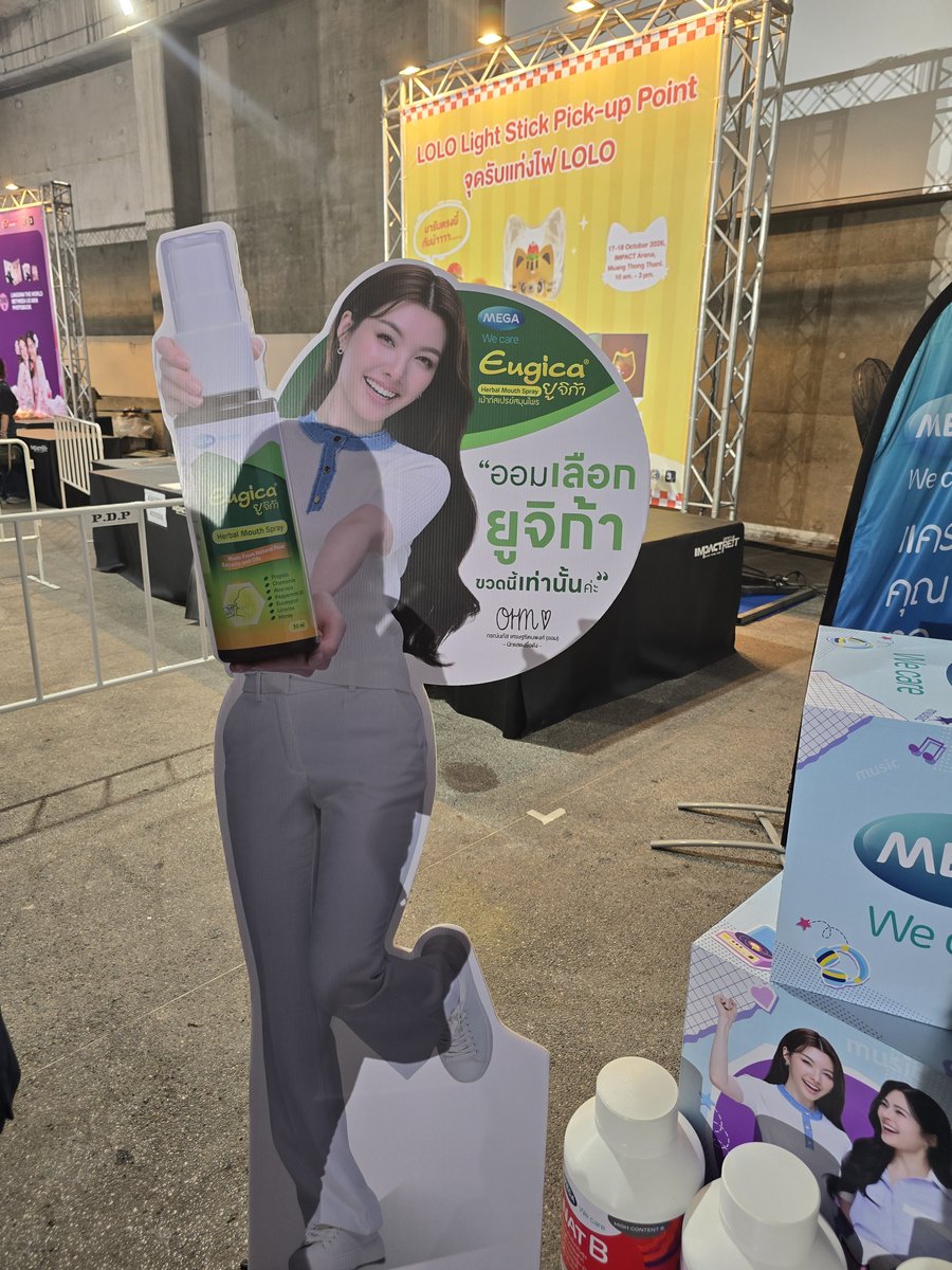 BBellePT's tweet photo. เจ็บคอแวะมาหาหลิงออม
#MegaWeCarexLingOrm
#LINGORMCONCERT #EUGICACOFF https://t.co/qPzc2HIIre