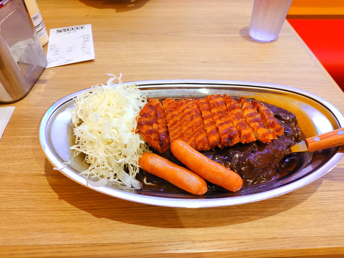 koji3usagi3's tweet photo. これは先週食べたゴーゴーカレー。鉄の皿にフォークが当たる音が小学校の給食みたいで良きね（そんな記憶はない） https://t.co/wEIwrOokDX