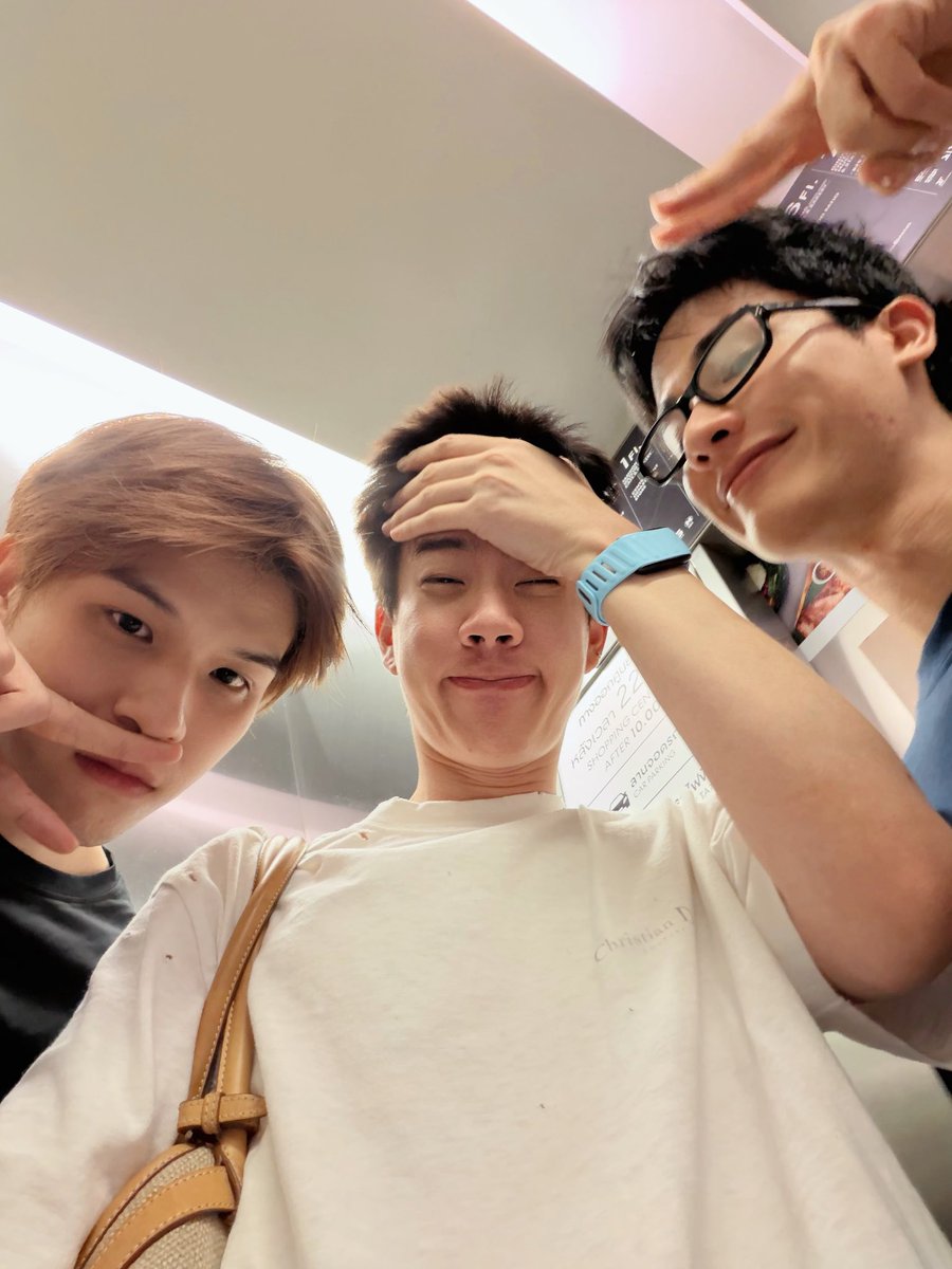 Tearremq_'s tweet photo. ลูกเขย                      พ่อตา                      พ่อ https://t.co/l18lSdAzut