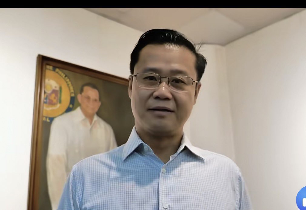 Gatcharisss's tweet photo. Bat ang putla mo lately dawd? @stgatchalian 

May sakit kaba? https://t.co/W0wYxGLrAn