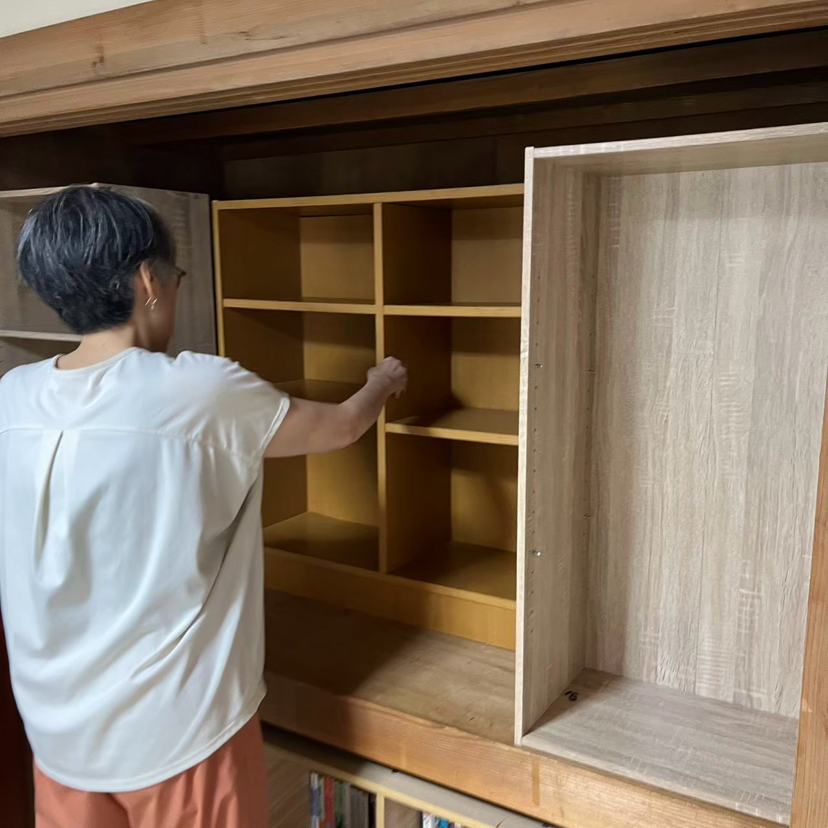 oshuwaratane's tweet photo. 🌱わらたね図書室🌱

📚 わらたね図書室の準備を進めています！📚

まずは和室の片付けから🧹
押し入れの中をきれいに掃除して
本棚を設置しました！

少しずつ、図書室の準備が整ってきています😊

#奥州市
#図書室づくり https://t.co/cltYYoDO2p