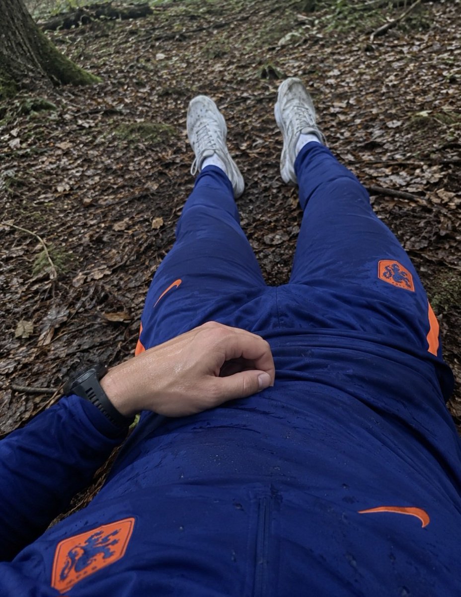 GearboyCash's tweet photo. #sportswear #socks #sweat #trackies #fit #nikegear #training #dirty #smelly #running Had a great run in the woods. Today is a football match day.😈💪🏻 which view do you prefer?💧 https://t.co/CCDPIENGR8