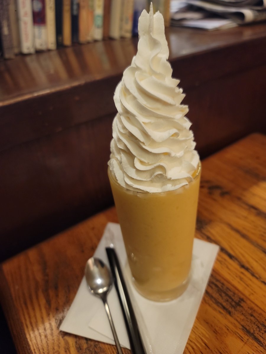 kkth77's tweet photo. カロリー気にするなって歌詞ありましたもんね！？！？(??)
味が濃い家系すばらしい😭
あと抹茶ソフトとたい焼きも食べました。反省する気持ちはあります( ꒪ͧ-꒪ͧ) https://t.co/962vSrN0Jc