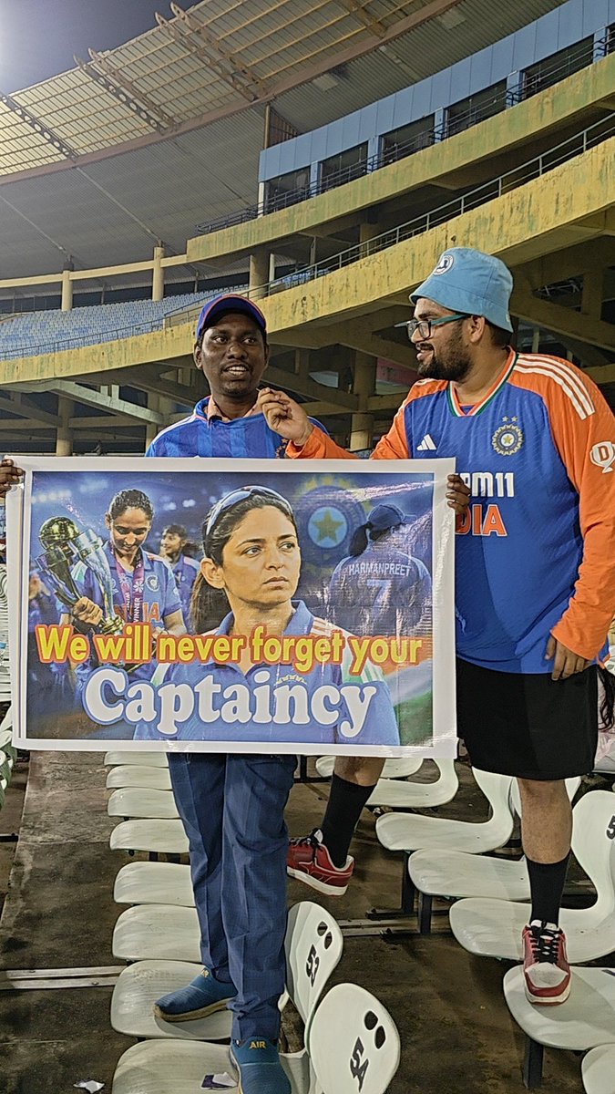 trspodcastt's tweet photo. The Aura of Harmanpreet Kaur - A fan I met yesterday travelled all the way from Odisha to watch Harmanpreet Kaur in Raipur https://t.co/W7c4rn0EcW