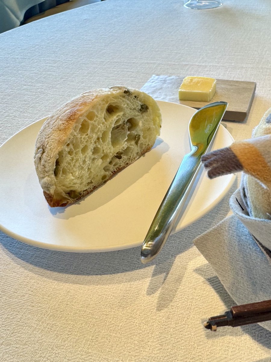 SNaka80798879's tweet photo. 続き
芸術的な一皿たち。アートってまぁまぁ分かるやつと全く分からんやつがありますよね。もちろん味はいずれも絶品でした。

#フォゼ尾といっしょ https://t.co/chTGIOYl3x