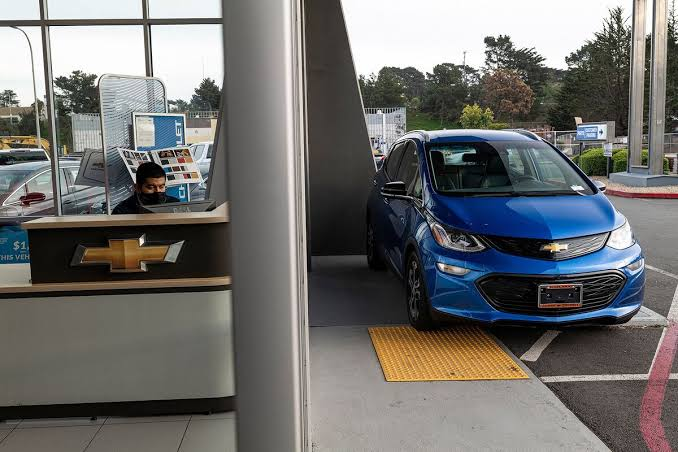 JasmineTan168's tweet photo. Electric vehicle adoption in the United States reached a new milestone, with EVs accounting for over 20% of new car sales this quarter. https://t.co/Psug3NAwMD