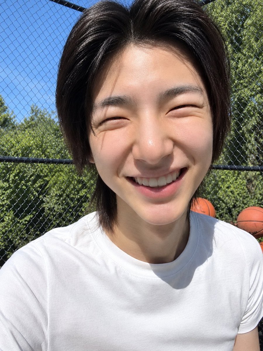 maruruchan0021's tweet photo. あなたの笑顔見てるだけで私は世界一の幸せ者になれるよ
#주훈  #JUHOON https://t.co/j5ict4ZEf4