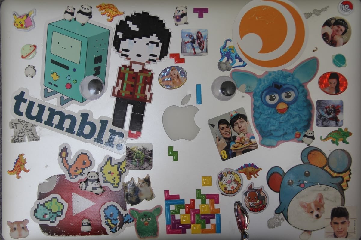 cherrybyrina's tweet photo. phils old laptop.. u will always be famous https://t.co/WkTnBSdT9q