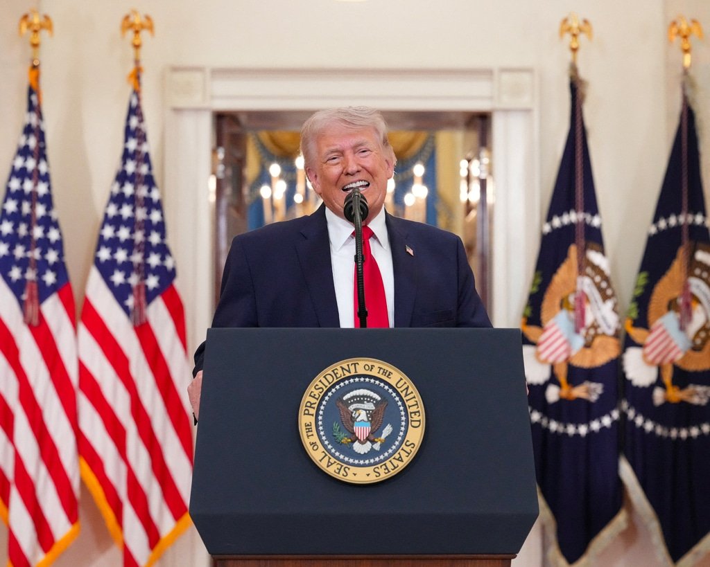 MovimentVincent's tweet photo. Trump si allea con i dittatori comunisti 
e tradisce l' occidente cosa molto grave 👿👹👹👹👿👹 https://t.co/aErJoWHC22