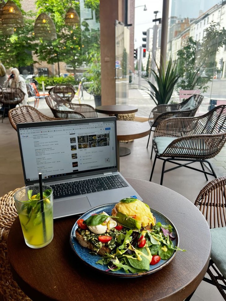 ceedemy's tweet photo. girl lunch and work ☕️👩🏼‍💻 https://t.co/ymmhMYsSU9