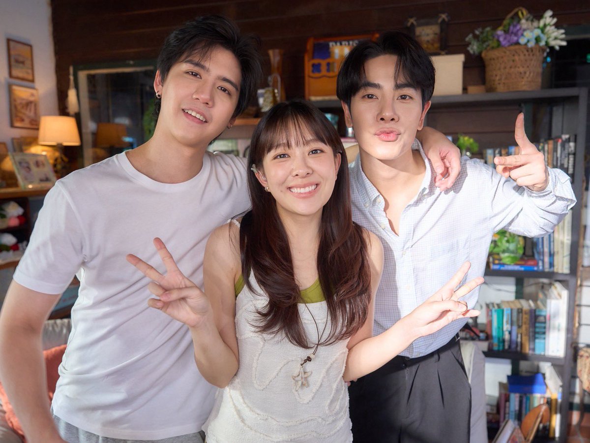 LovesEchoes_'s tweet photo. ขอต้อนรับสู่ครอบครัวตัว ‘น’ ค้าบโผม 😚✌🏻
#LovesEchoesSeriesQ9
#LovesEchoesSeriesQ10

Q9-10 | Love’s Echoes ให้รักกังวานในใจ
#LovesEchoesSeries 💓
#GMMTV

@mewnich__ @ssingss @wixxiws https://t.co/1L4yMOQXHb