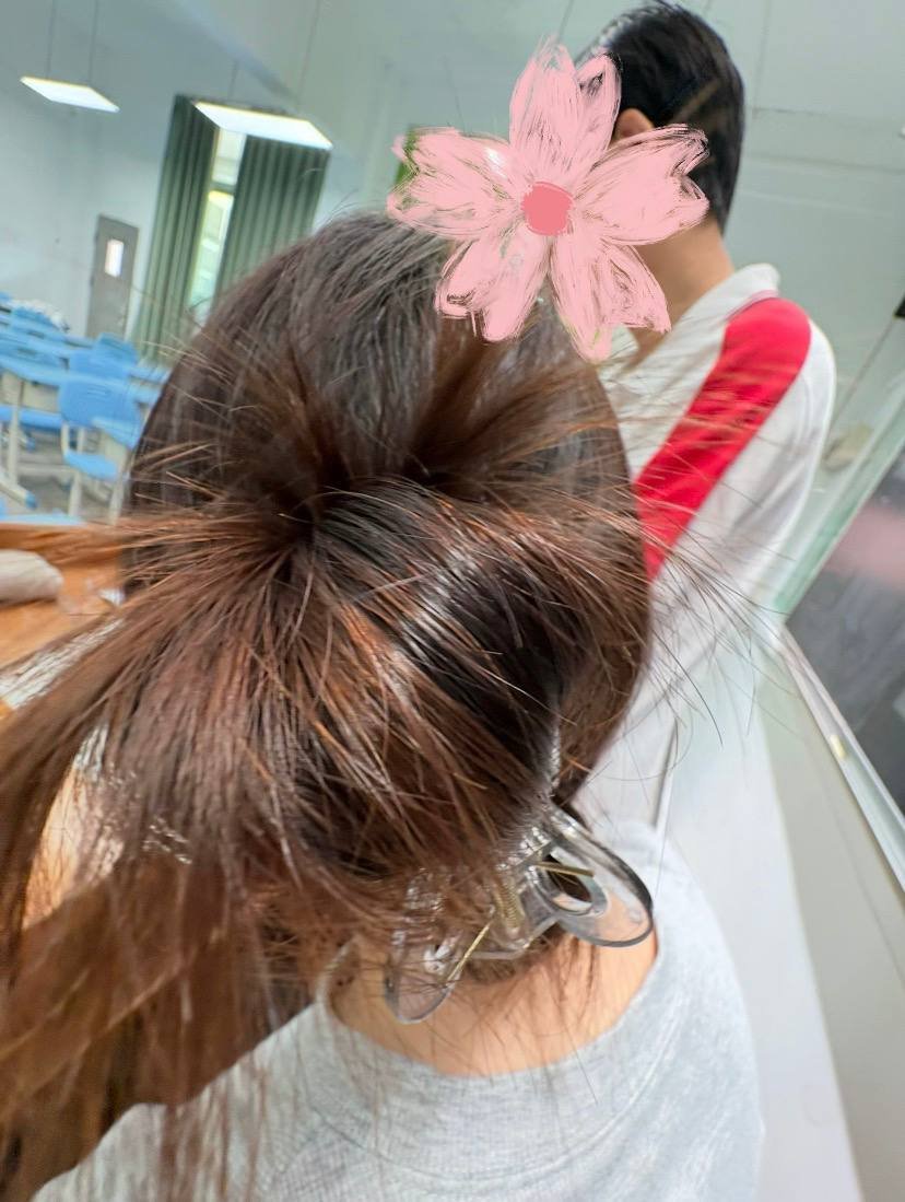 A2Di2SA's tweet photo. 你老小子故意跑过来看我有没有穿丝袜是吧...没穿你就跑了  很失望 #老师的日常 https://t.co/Sp7a2ldk1v