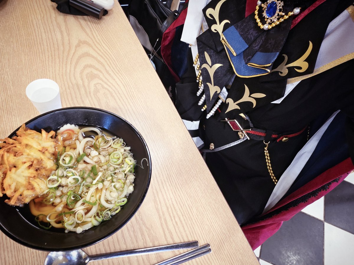TSUKI__T's tweet photo. 밥 먹으러 왔어요 // https://t.co/cZtozlWdTD