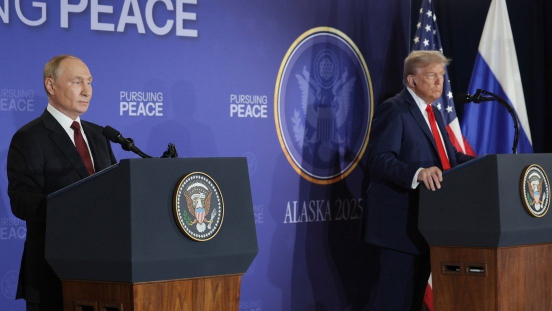 ActualidadRT's tweet photo. Trump quiere a Putin en Miami para el G20 🇺🇸🇷🇺 
 
La Casa Blanca ya envió la invitación y el Kremlin "la está estudiando".
 
Lo que dijo Trump, la respuesta de Moscú y los escenarios que abre este posible encuentro, acá 👇
https://t.co/bj06tn08CA https://t.co/HayMygpIYH