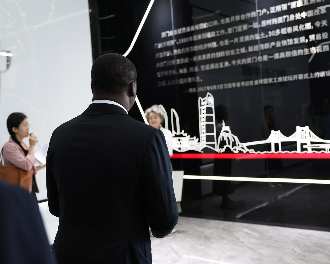 presidencecstg's tweet photo. Le Président du Conseil, @FEGnassingbe, inscrit sa visite officielle en Chine dans une dynamique de diplomatie économique visant à mobiliser des partenariats internationaux et à explorer des modèles de développement adaptés aux ambitions du Togo.

Les initiatives qu’il a su conduire le dimanche 11 octobre 2026 à Xiamen, dans la province chinoise du Fujian, répond à cette ambition.  Sur les différents sites, le Président du Conseil a examiné les déterminants de l’essor de cette ville portuaire.

https://t.co/yBXb9fMFiy