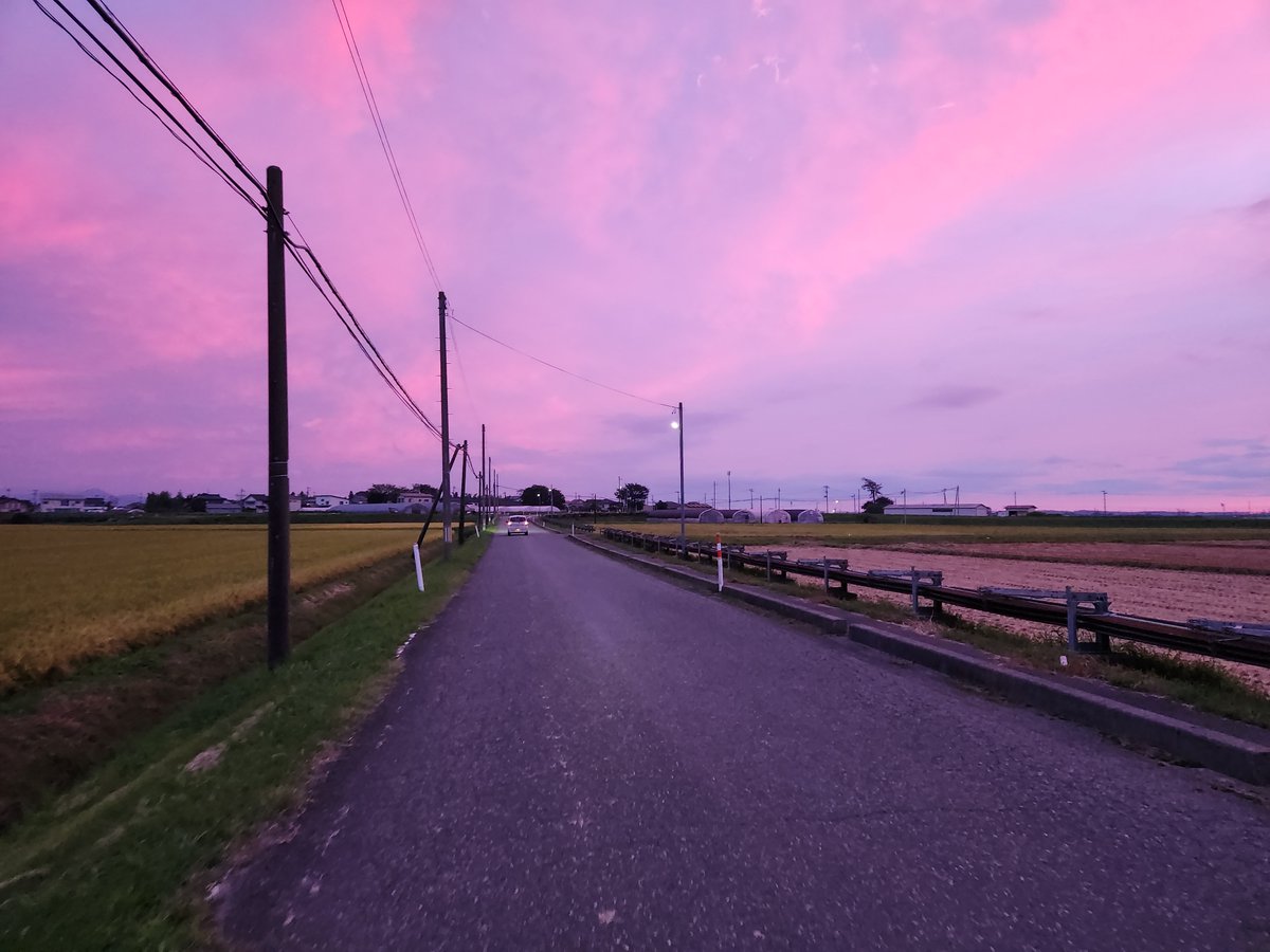 yorosikune_ryu's tweet photo. 昨日撮った写真だけど空が凄く綺麗だった！部活の帰り道気分上がった！笑 https://t.co/ZaELMpntVw