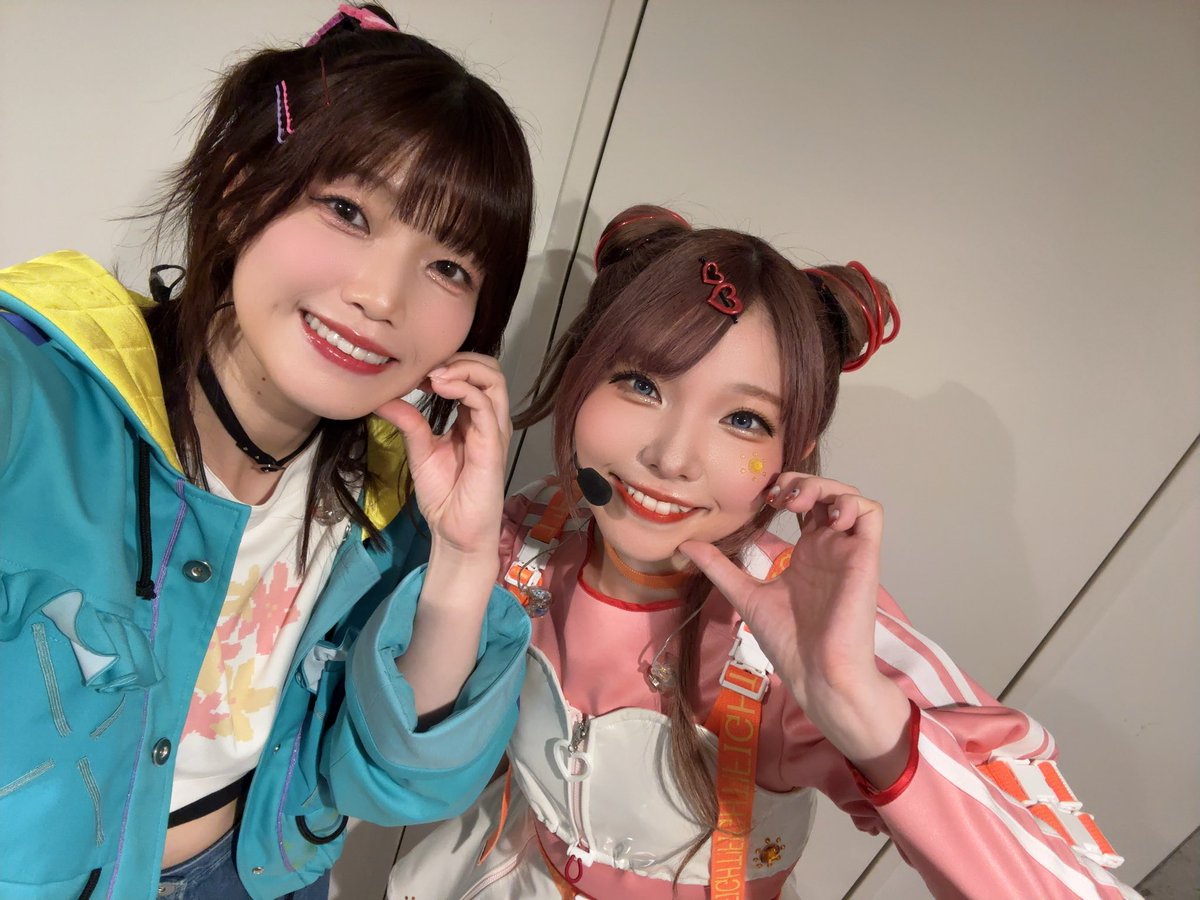 ryokonekousagi's tweet photo. #シャニマスソロライブMSP
から3週間も経ってるなんてうそだ…。

遅ればせながら、
みんなとの思い出です🪽✨

かわいすぎる天使小悪魔ちゃん、えりちゃん。
あなた最高のアイドルでした、はーちゃん。
舞台上の背中大きすぎかっこいい、まゆちゃん。 https://t.co/OoCU11zdbt