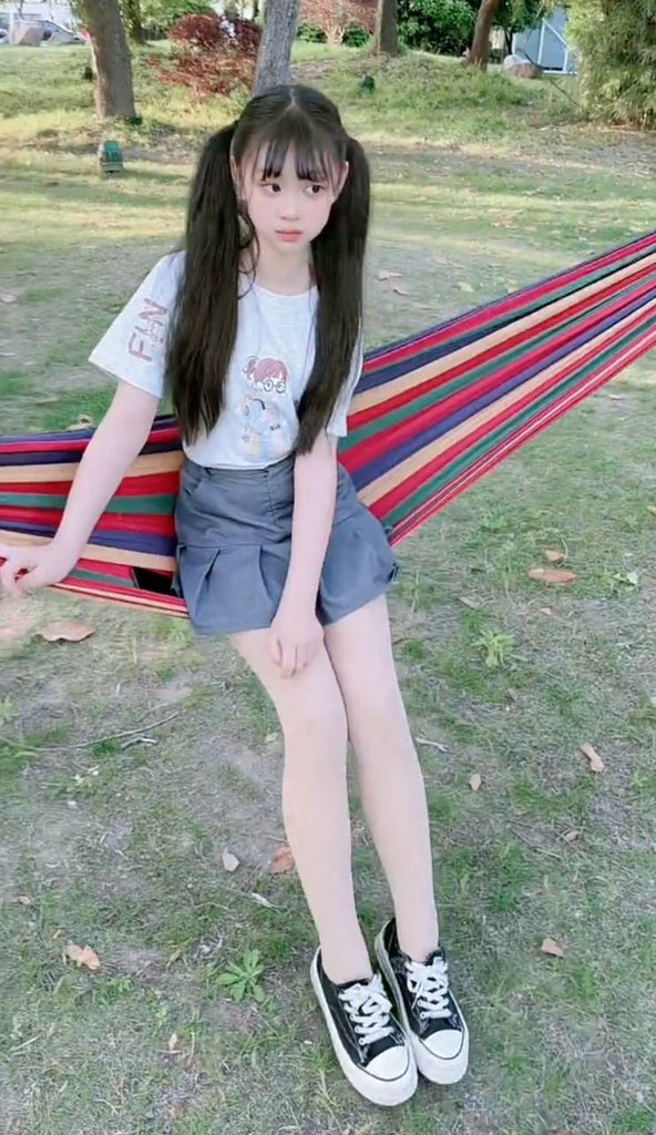 elizabeth30uj4's tweet photo. 嗷～发福啦！！！

6年级初学生！！！班花小币币真粉

谁要锐评的来了嗷！看完别打✈️哟哈哈哈 https://t.co/av0ZV9lyZH