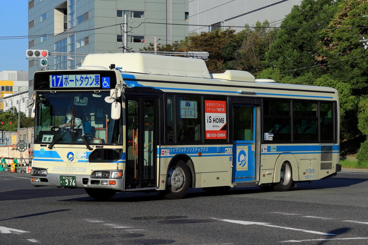 Hayato7320's tweet photo. 2026/10/13
大阪シティバス 37-0976(住之江)
ACG-HU8JLFP 2007年式

全国で大阪シティバスだけになってしまった幕ハイを朝の17号と25号で撮影しました。現在は4台となってしまい貴重な幕式のブルハイとなってます。 https://t.co/G25wx53aZz