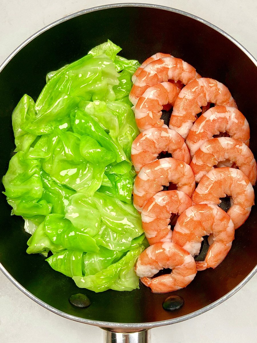 MoniaPollanen's tweet photo. [Tender boiled shrimp, seasoned with garlic and chili – perfect for a light, spicy snack tonight!]， https://t.co/2LLeUHOyiN