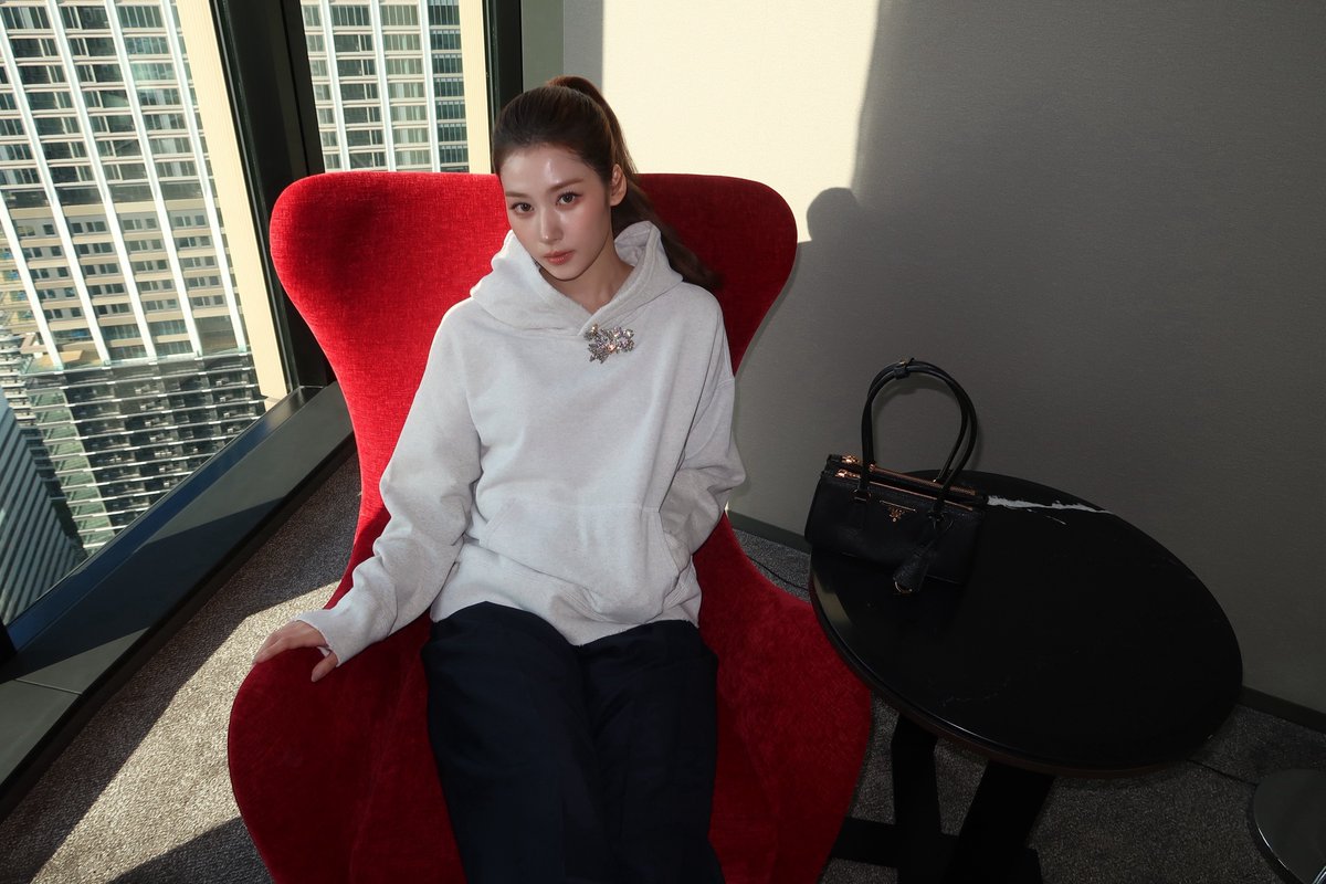 rbubyjaane's tweet photo. Prada gurl https://t.co/DZIJqHFqwj