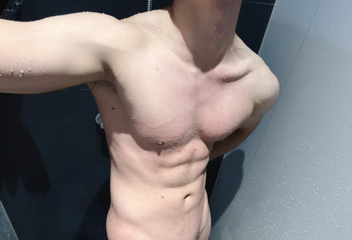 Bob886999's tweet photo. Come eat #bitch #s #abs #muscleguy https://t.co/h3toQ89JeJ
