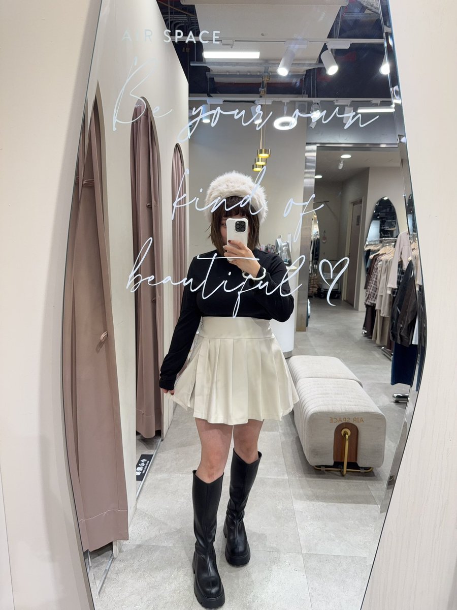 SASA0926926's tweet photo. 原來我挺適合小短裙😏

你們覺得呢？！ https://t.co/hiFXGERZB9