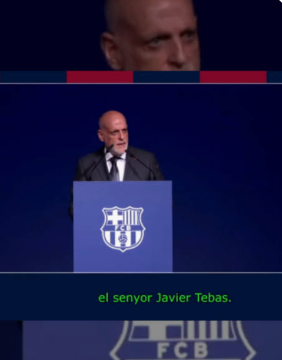 elmozo7's tweet photo. Hubo un club que pidió su dimisión y usted no puso ningún tweet... Es más, desde que se retiró de la demanda de CVC son BESTIES. Incluso se sienta a su derecha! 😀

Quejarse alguien que pidió varias dimisiones e interpuesto las querellas que ha considerado sí que es surrealista. https://t.co/sdLglIHtQZ