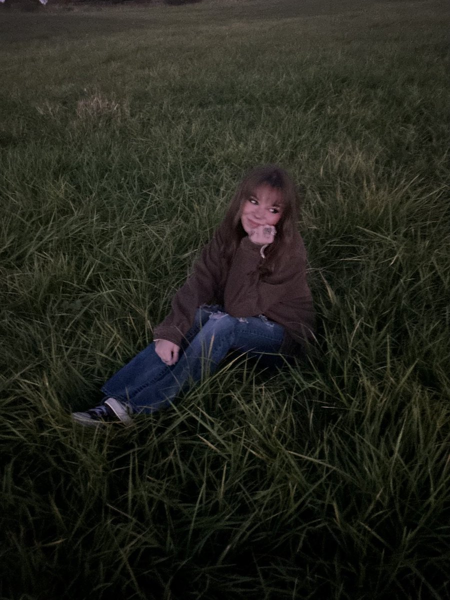 willowcrystalmo's tweet photo. Looking sweet in the wild, but I might be your favorite kind of trouble.😉🌿 https://t.co/NQaxwnLZ0V