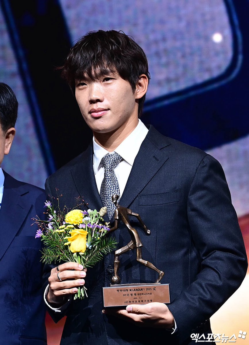 park41_'s tweet photo. 이명쟤 이게 ㄹㅈㄷ개씹탑같아서 https://t.co/uySYuZL2rS