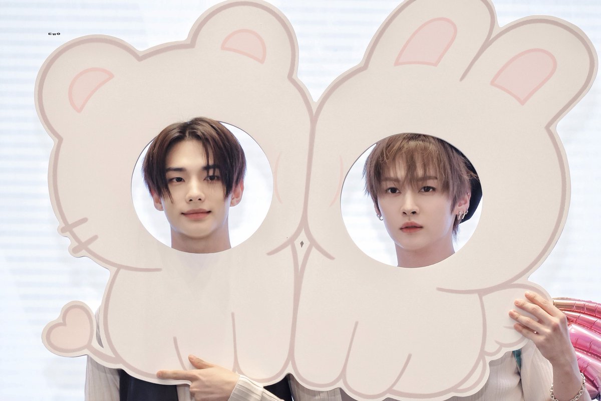 hhj___lover's tweet photo. 261017 HQ

#StrayKids #스트레이키즈 
#Hyunjin #현진 https://t.co/UFszs758JK