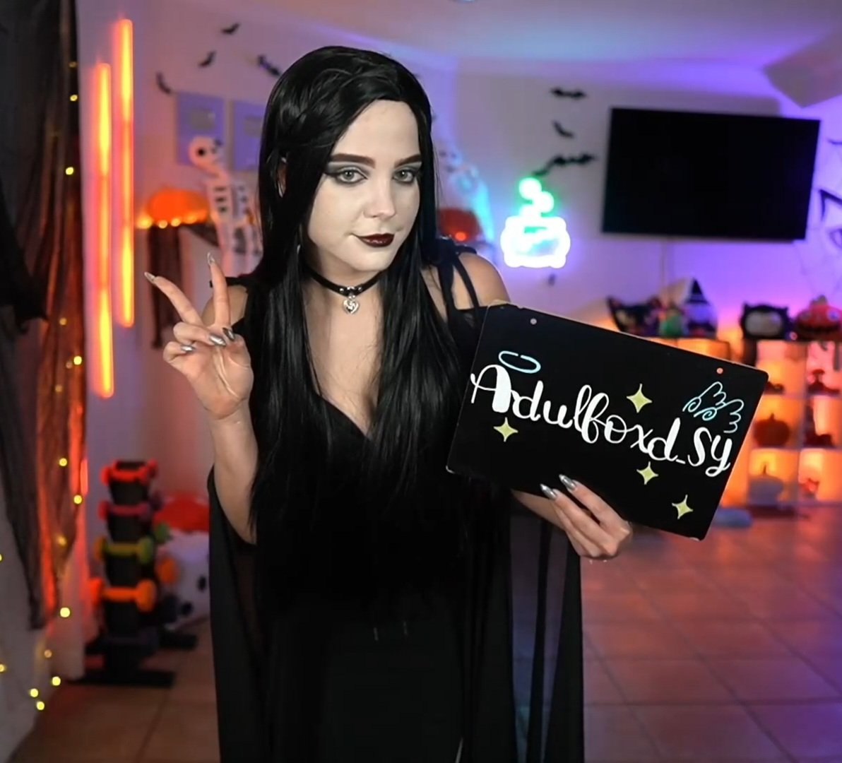 adulfoxd_'s tweet photo. Te quedo muy lindo el cosplay de Morticia 🖤 @staryuukiii muchas gracias por el bonito zingsito 🤗
#staryuukizings https://t.co/8g2sPFFbDn